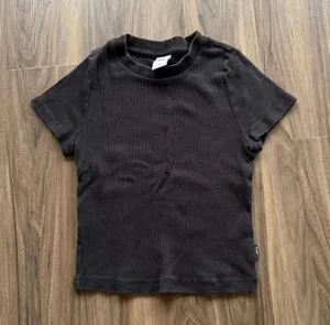 Aritzia TNA Baby Tee thumbnail 2