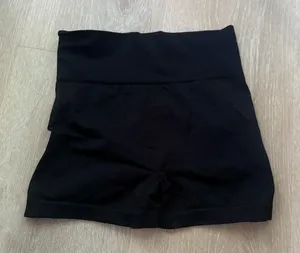 Black Seamless Scrunch Butt Workout Shorts — S thumbnail 1