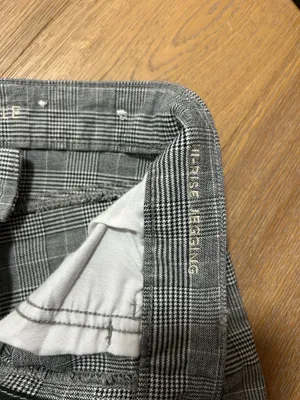 Size 4 American Eagle plaid skinny jeans thumbnail 7
