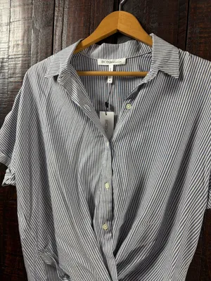 BCBGeneration Pinstripe Twist-Front Hi-Low Buttobg front Shirt NWT XS thumbnail 6