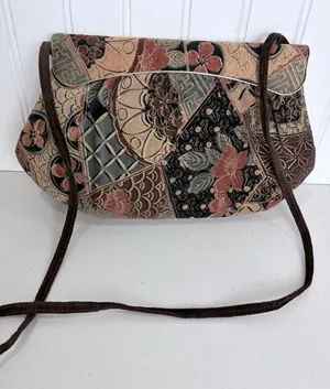 Vintage 80s Tapestry Patchwork Floral‎ Crossbody Bag Gold Frame Clasp Boho thumbnail 1