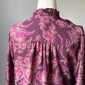 Everlane Evereve Plum Blouse with Pink Floral Print Size Small Relaxed Tie Neck top thumbnail 4