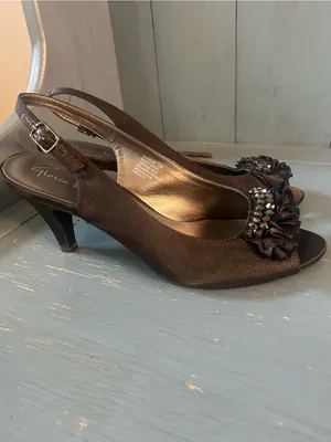 Gloria Vanderbilt Blk Satin Peep-Toe Slingback Heels w/Ruffle & Crystal Accents thumbnail 2