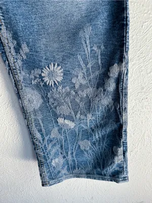Golden Goose Deryn Floral Jacquard Straight Leg Jeans Medium Wash Denim Size 29 thumbnail 4