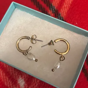 Elegant Gold Hoop Earring with Pearl Drop thumbnail 2