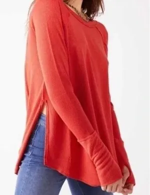 Free People We The Free Thermal Top Women Medium Red Waffle Knit Side Slit Boho thumbnail 1