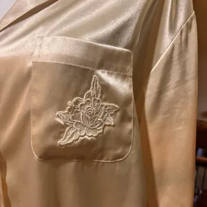 Victoria's Secret Satin Pajama Set Women's Medium Champagne Gold Long Sleeve Y2K thumbnail 5