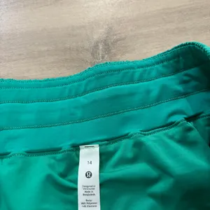 Lululemon Track That Mid-Rise Lined Short 5" Maldives Green Women Size 14 thumbnail 2