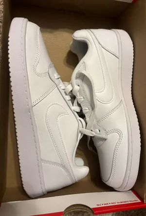 All white unisex Nike sneakers thumbnail 1