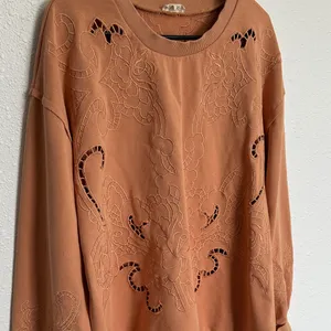 POL Women's Embroidered Design Faded Orange Brown Sweatshirt Size Large thumbnail 4