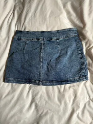 Garage skort thumbnail 3