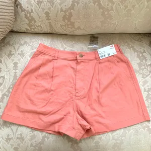 Uniqlo Linen Cotton 2.5" Inseam Shorts in Orange thumbnail 2