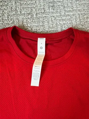 Lululemon top thumbnail 3