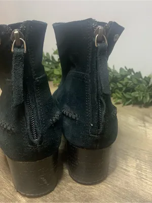 UGG Black Suede Ankle Boots Bandera Ladies Size 8.5 Western thumbnail 5