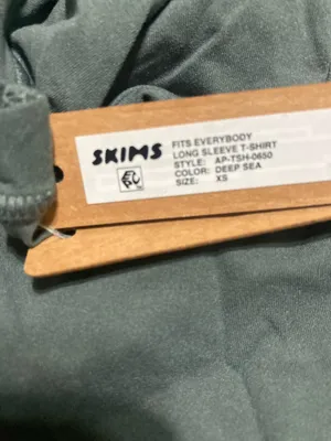 SKIMS Fits Everybody Long Sleeve T-Shirt XS thumbnail 4