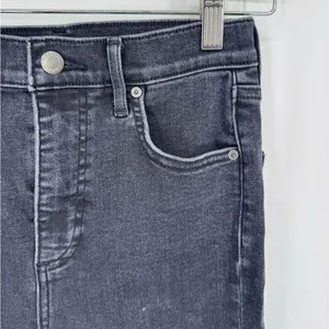 ARITZIA DENIM FORUM Lola High Rise Skinny 24L‎ in Size 26 thumbnail 4