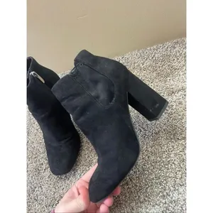 Marc Fisher Black Heeled Boots Woman’s Size 7.5 Flaws-Marks thumbnail 2