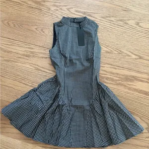 Lioness dress thumbnail 2