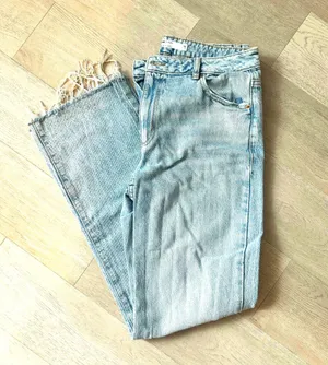 Garage 90s Straight Leg Jean thumbnail 2