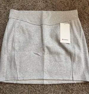 Lululemon Scuba HR Skirt size XL NWT thumbnail 1
