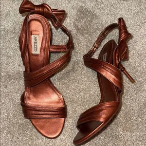 AREZZO Women's Metallic copper Brown heels! Size 8 thumbnail 1