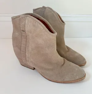 Ariat Women’s Two24 Fender Fringe Suede Ankle Boots Tan thumbnail 1
