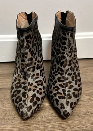 Adrienne Vittadini| Real Calf Fur Leopard Print Pointed Ankle Bootie sz 8 thumbnail 1