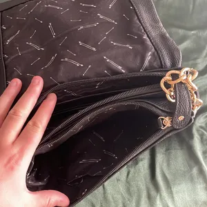Francesca’s Black Crossbody Purse thumbnail 3
