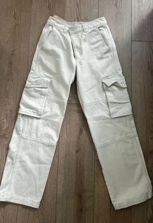 Aritzia cargo pants in cream color size 2 thumbnail 1
