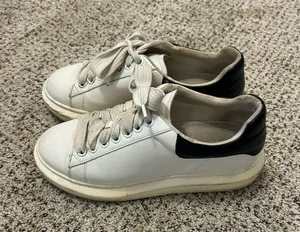Steve Madden Women's White Leather Low-Top Sneakers thumbnail 1