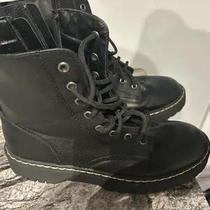 Women's Black sincerely Jules Lace-Up Boots thumbnail 6