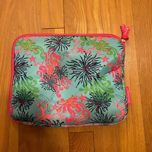 Lilly Pulitzer electronics case thumbnail 1