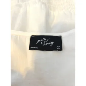 Milk & Honey NEW Puff Sleeve Crop‎ Top Large Pom Pom V-Neck thumbnail 4