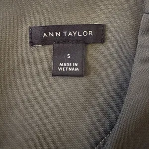 Ann Taylor | Dark Green Flutter Sleeve Blouse Size Small Keyhole Back thumbnail 5