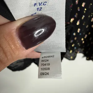NWT‎ Ann Taylor Metallic Clip Shirred Top Black Medium Minimalist Career Office thumbnail 6