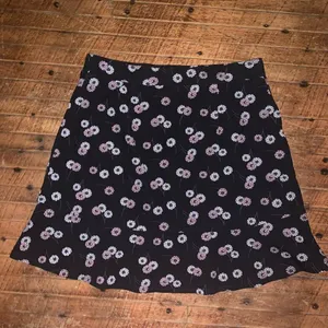 Loft daisy print ruffled knit M normcore knee length skirt thumbnail 3