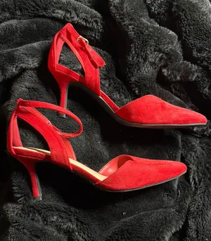 Amazon Red Suede Kitten Heels Size 9.5 thumbnail 1