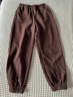 Soft brown fleece joggers for everyday comfort. Elastic waistband and cuffs for a secure fit. Cozy, durable fabric that keeps warm. Easy to pair with tees and jackets. thumbnail 3