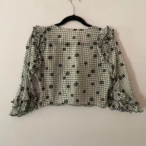 LoveShackFancy Blake Cropped Floral Ruffle Blouse Black White Women's size Large thumbnail 8