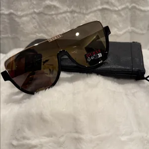 *NWOT* GUESS | Aviator Shield | Black & Mirror Gold | Sunglasses thumbnail 4