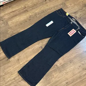 Levi's NWT 590 Bootcut Fuller-Waist Jeans 22W thumbnail 2