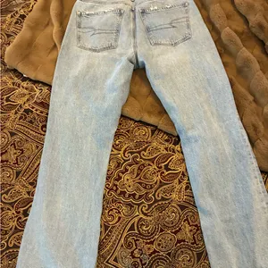 American Eagle Outfitters Light Blue Ripped Relaxed 90’s Bootcut Jeans!!! thumbnail 3