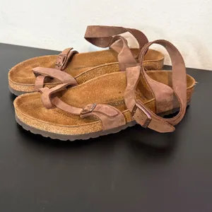 Birkenstock Yara Sandals Mens 9 Womens 11 Brown Leather Ankle Wrap Toe Loop thumbnail 13