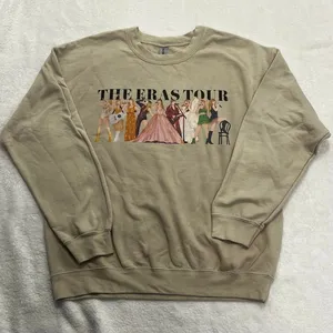 Gildan Women's Tan and Cream Sweatshirt thumbnail 1