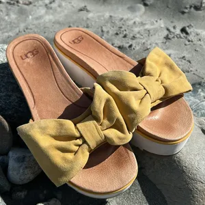 UGG Yellow Bow Platform Sandals Size 6.5 thumbnail 8