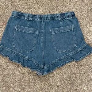 American Eagle Outfitters Women's Ruffle Denim Shorts thumbnail 4