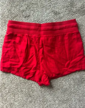 Red Shorts Size M thumbnail 2