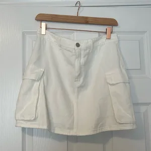 Princess Polly NWT  white cargo skirt thumbnail 2