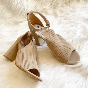 NEW Reda Taupe Suede Sandal Open Toe Ankle Strap SZ-9 thumbnail 1