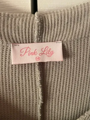 Pink lily v neck top thumbnail 2